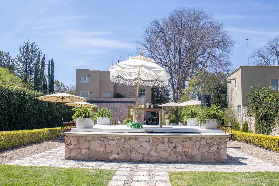 L&R Venue Agua bendita