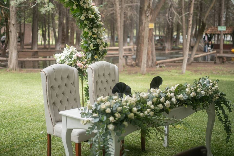 Sweet heart table