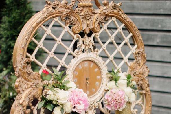 Floral decor on the clock