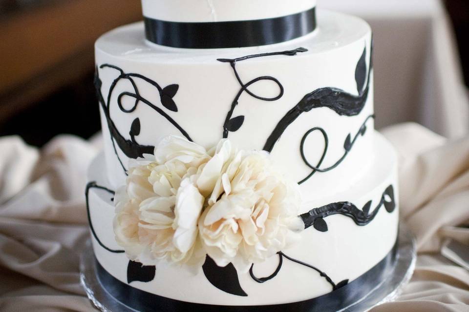Black-and-white wedding cake