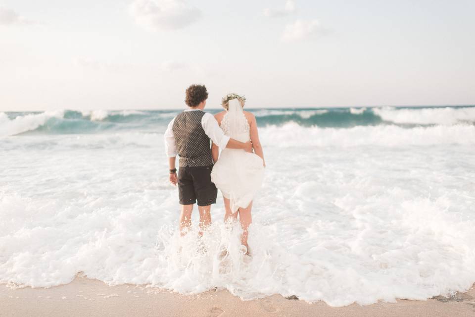 This couple dared to get wet o