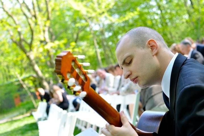 Jim Perona and his guitar