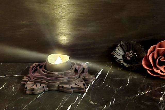 Signature Rose Tealight - Plum