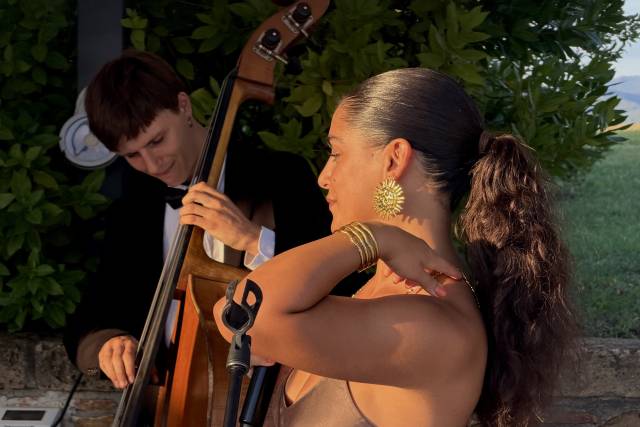 Laura Cabras Music Entertainment