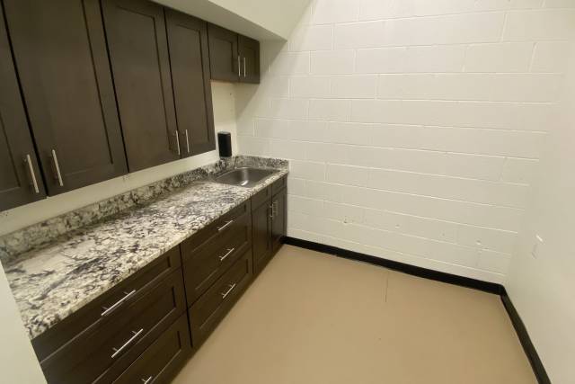 Kitchenet and cab/sink