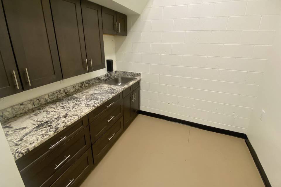 Kitchenet and cab/sink