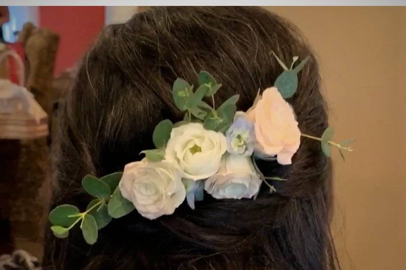 Soft waves with floral hairpiece