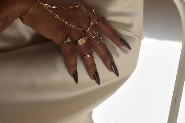 Hand accessories