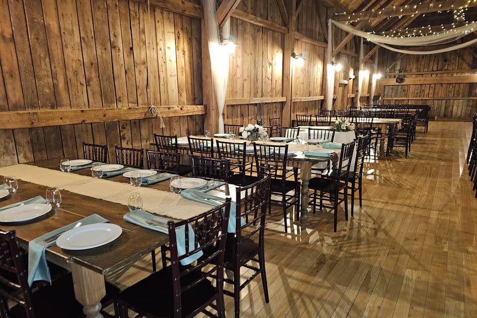 Farm Table & Chiavari Chairs 2