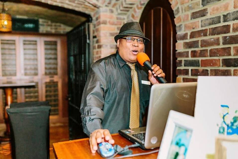 Wedding dj