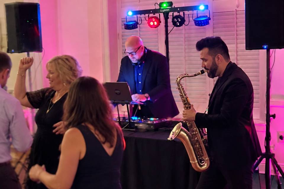 Live Sax & DJ