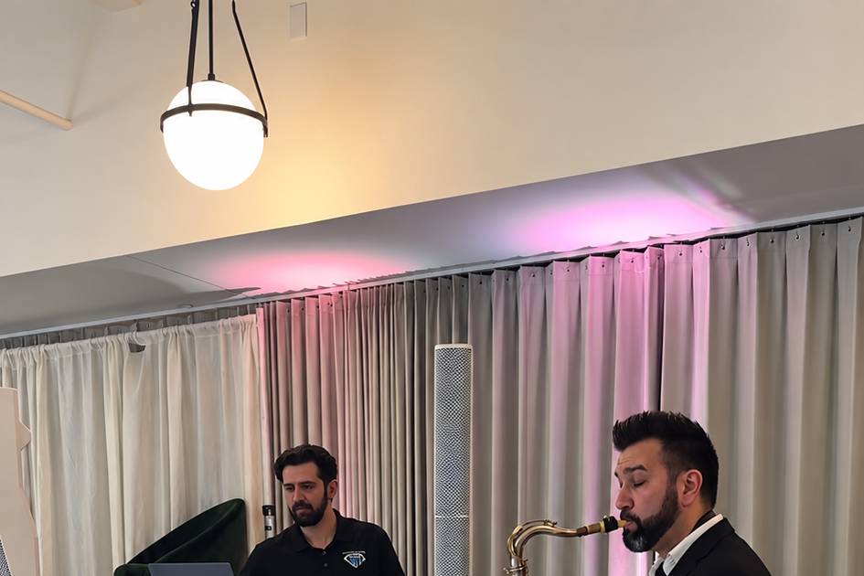 Live Sax & DJ
