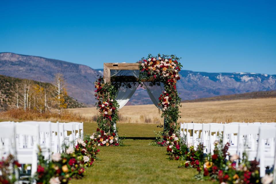 Unique Aspen wedding florals