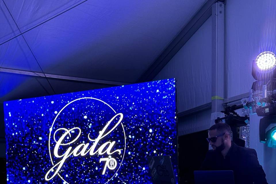 LED VIDEO WALL AND BOOTH