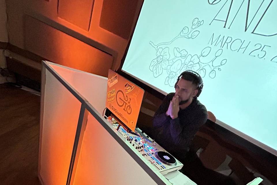 DJ GIO