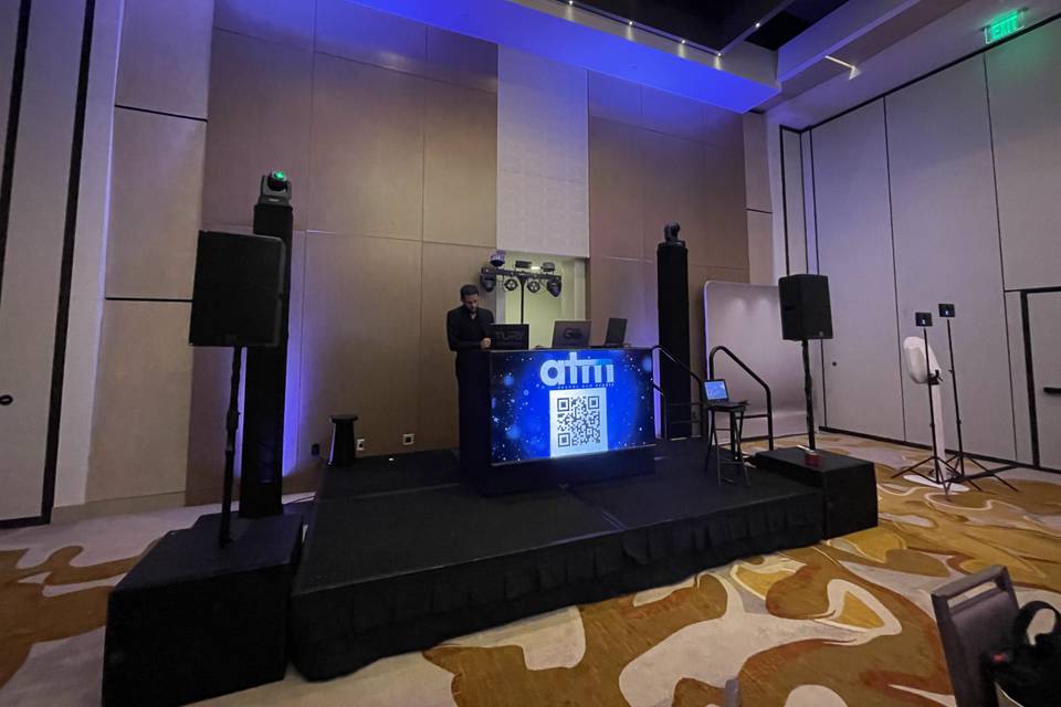 TV DJ BOOTH, 4 SPEAKERS