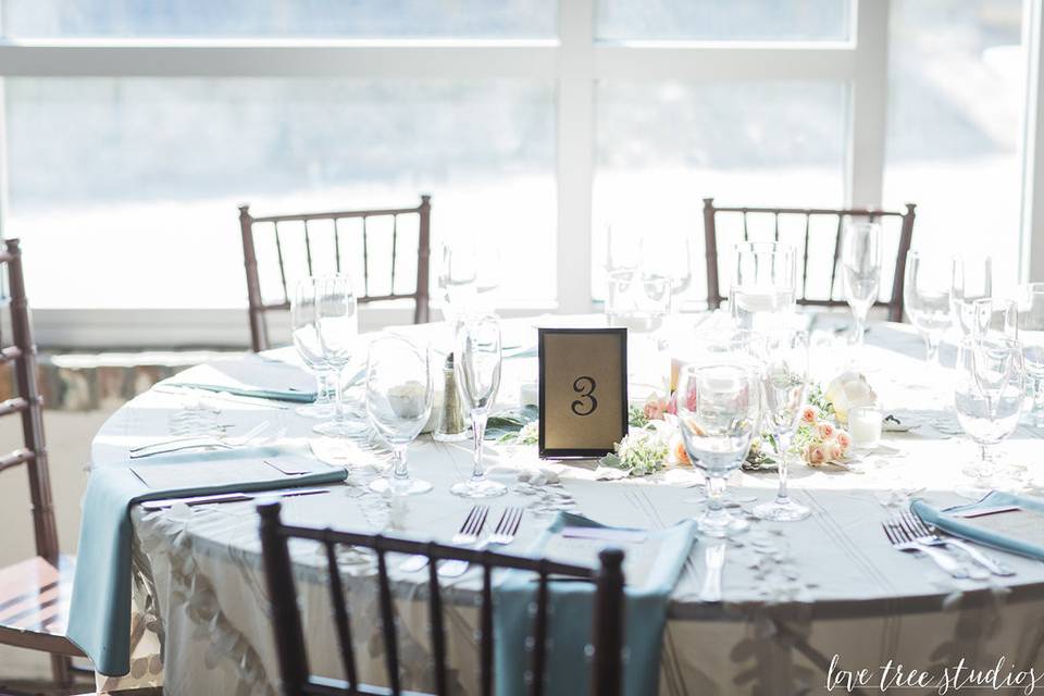 Design by Megan Masser Events
Photography by Love Tree Studios
Florals by Brunswick Town Florist