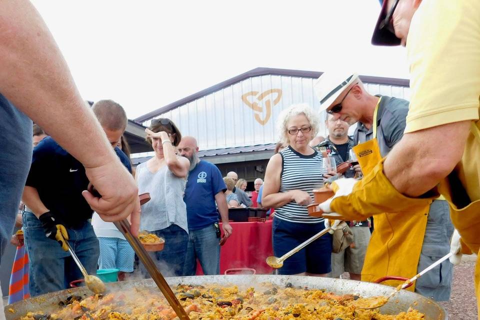 Flying Leap can provide guests with an entertaining and delicious paella, we have a huge cooking pit and large Spanish paella pan. Paella is a great way to serve guests and entertain them at the same time, prices are very reasonable