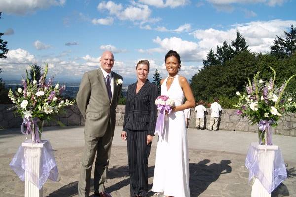 Overlooking Downtown Portland at Council Crest. officiant Beverly Mason in Portland Oregon.