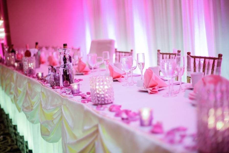 Details matter, head table accent. Torry Moore Wedding.Photo Credit: Mr. Director Photography