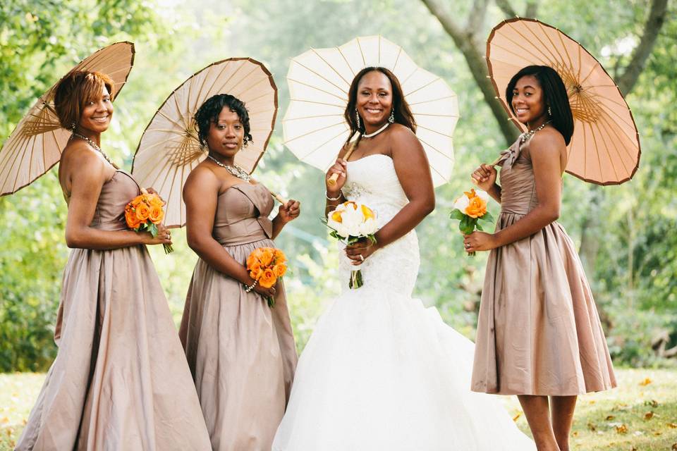 Details matter. Nice Fall day, Bride and bridesmaids. Photo credit: BM-Photography