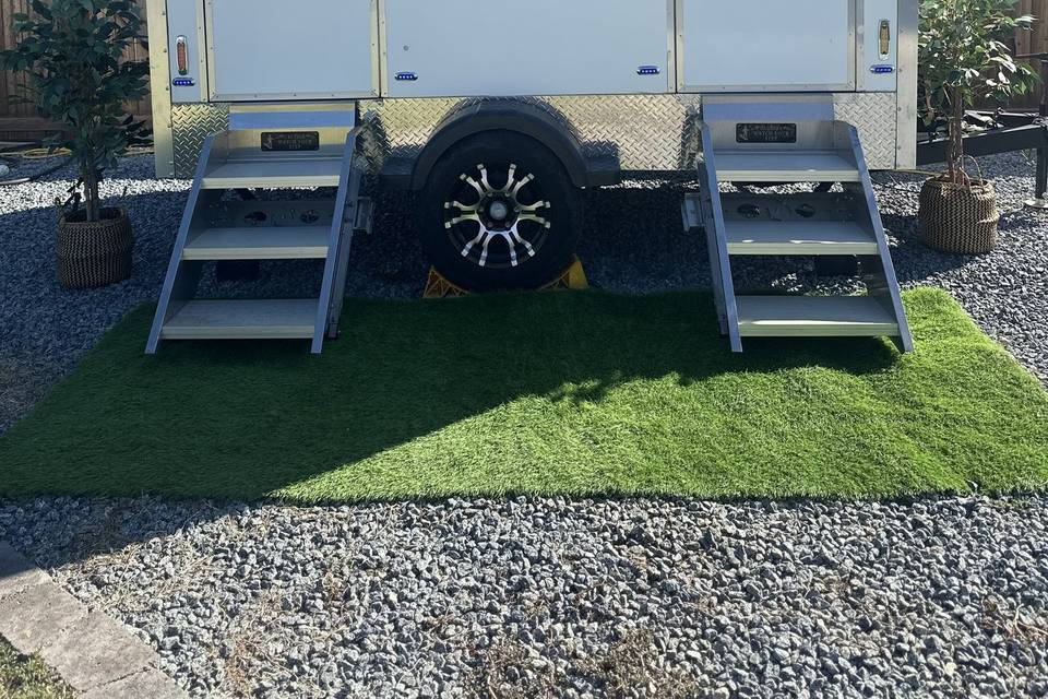 The Mobile Throne