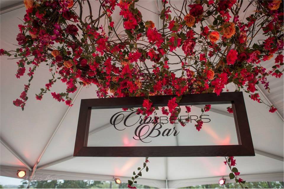 Groom's Bar tent florals Tipto