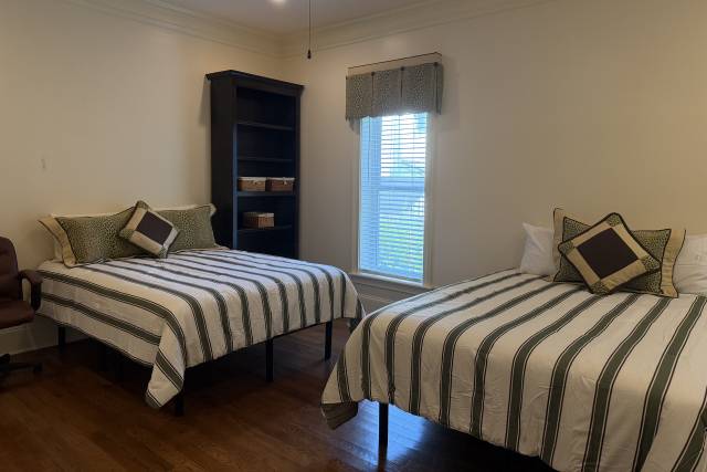 Groomsmen room
