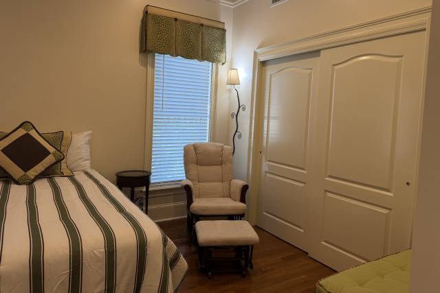 Groomsmen room