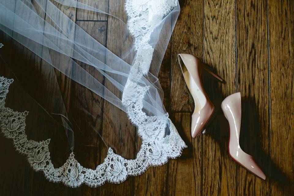 Bride veil and stiletto