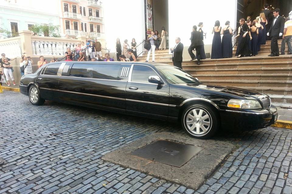 WORLD CLASS LIMOUSINE