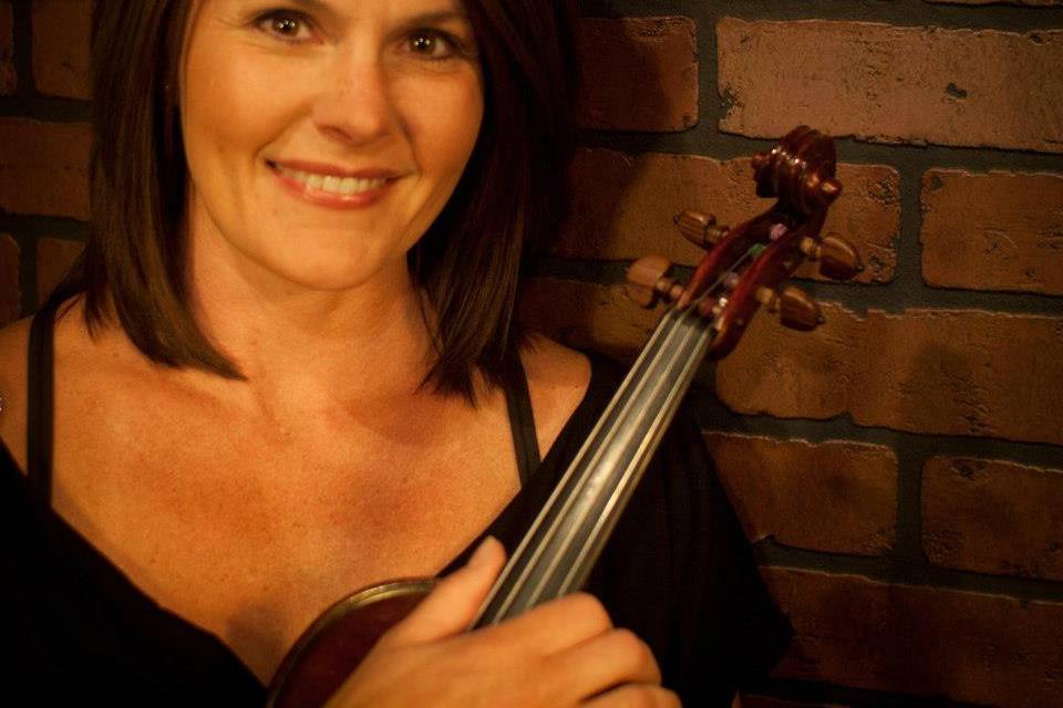 BETHANY HOUTS - Violinist