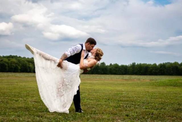 Leaning kiss
