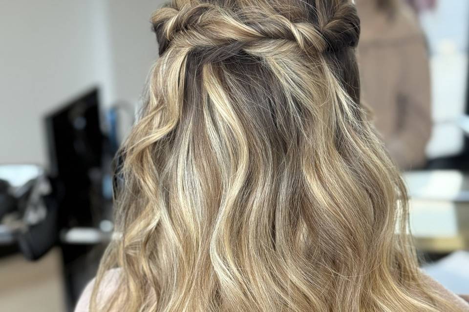 Soft twisted waves