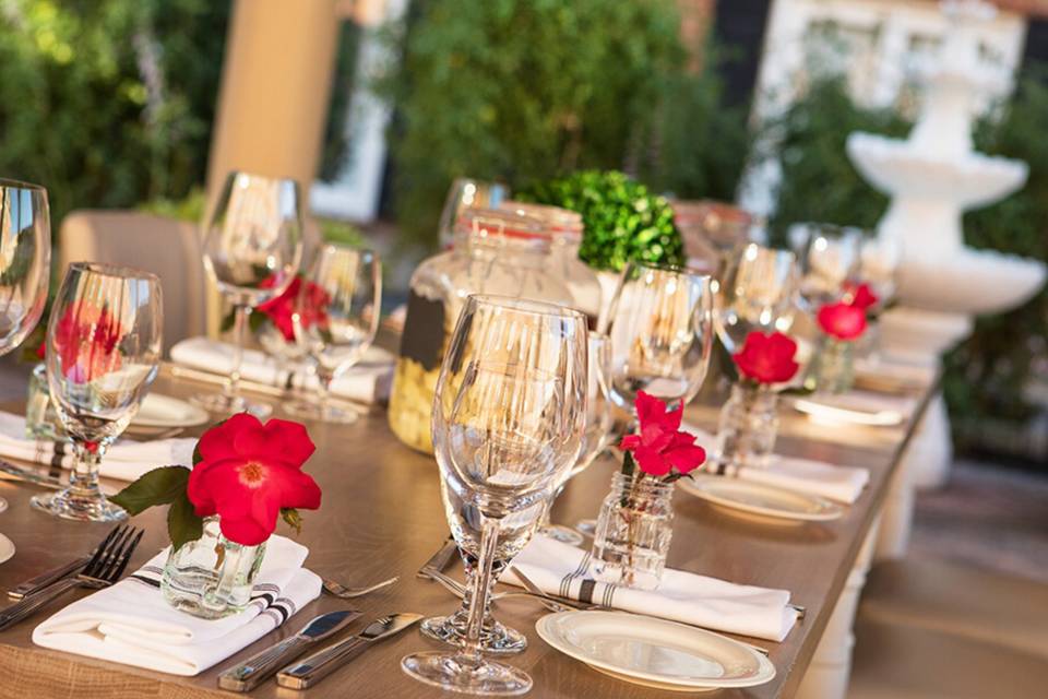 Outdoor Courtyard Dining Table