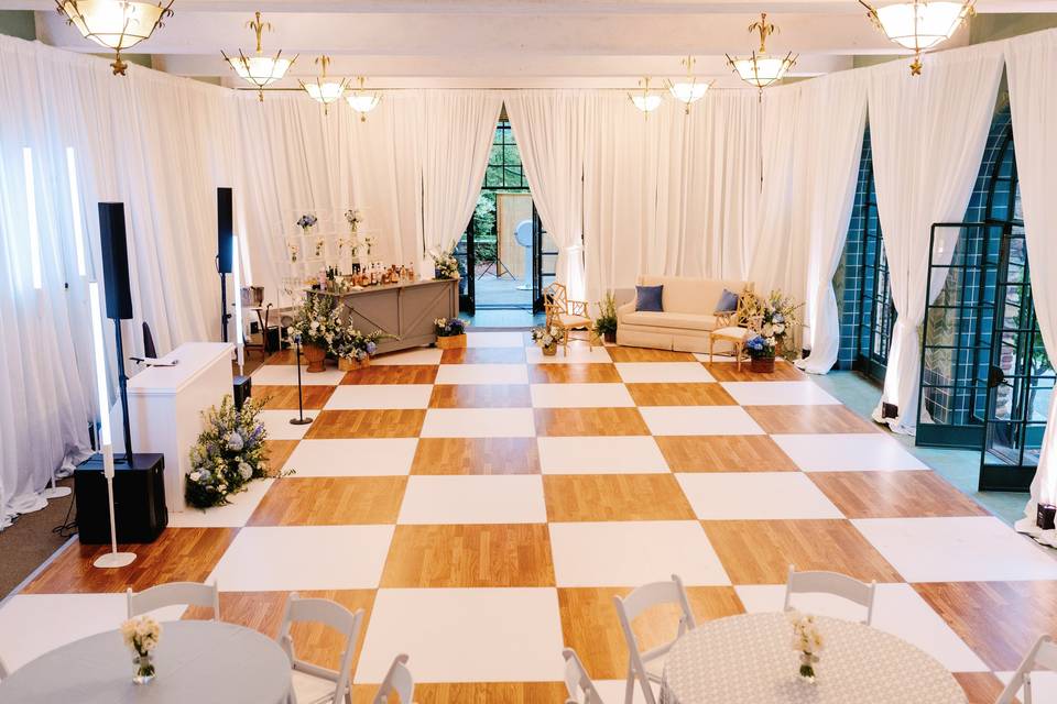 Atlantis Room with Rentals