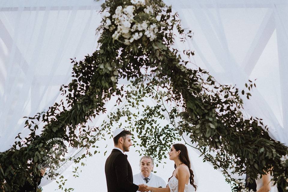 Modern & Greenery ceremony