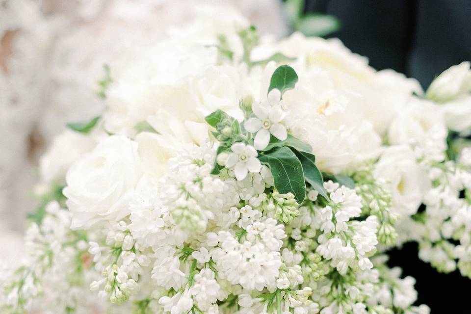 Delicate white bouquet