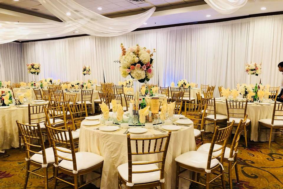 White round table setup with centerpiece