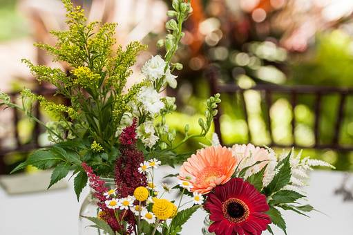 Floral table centerpieces