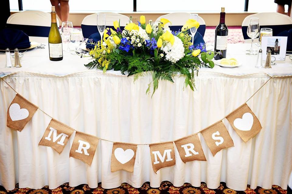 Head table arrangement