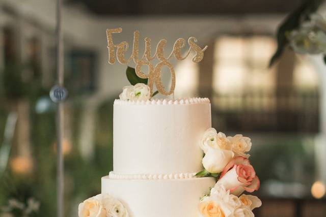 Wedding Inspo - Wedding Cakes — Alicia Lucia Photography: Albuquerque and  Santa Fe New Mexico Wedding and Portrait Photographer | Wedding cakes,  Colorado wedding photography, Wedding sweets