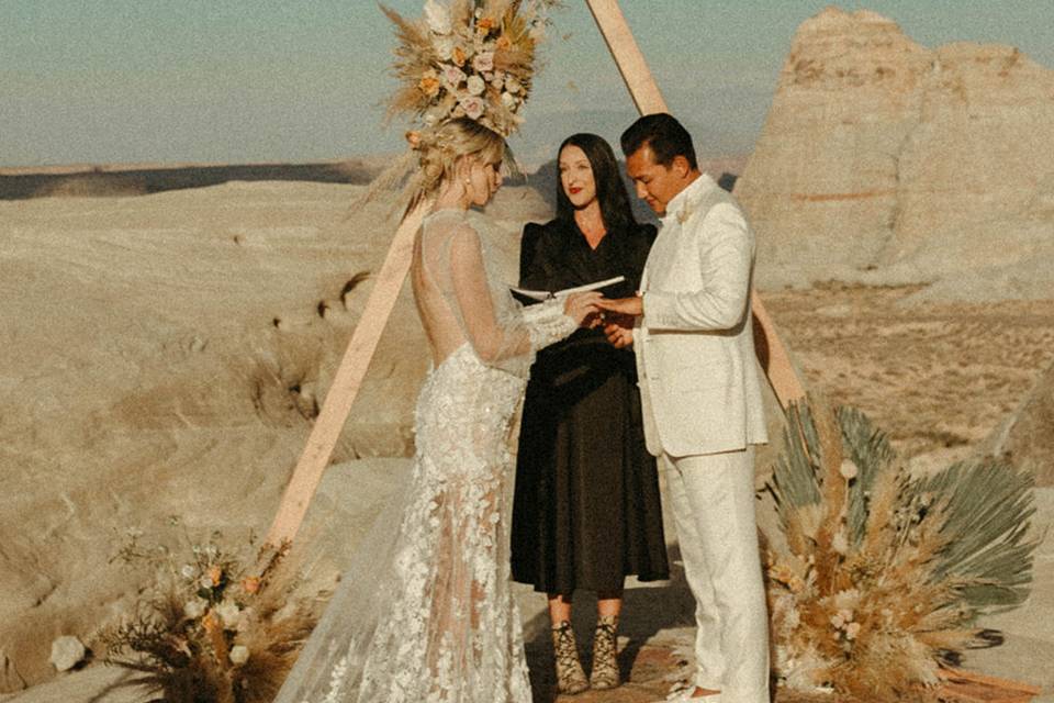 Lady Love Officiant | Hellbent Hitchings