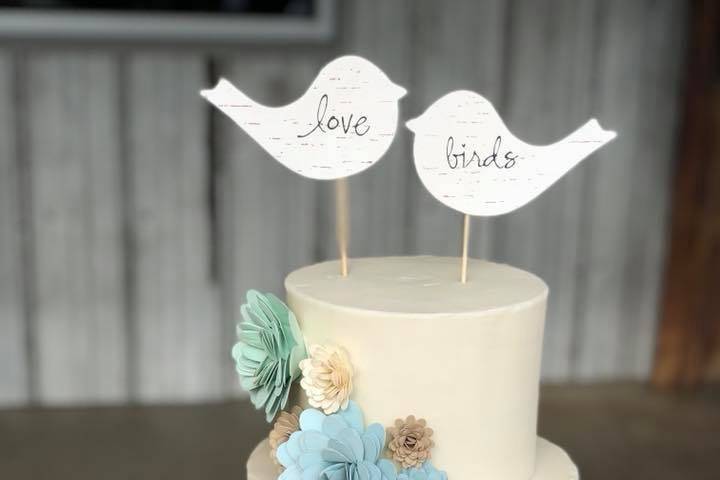 Love birds wedding cake