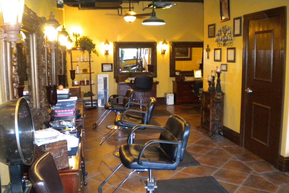 Thomas Edward salon and Dry bar