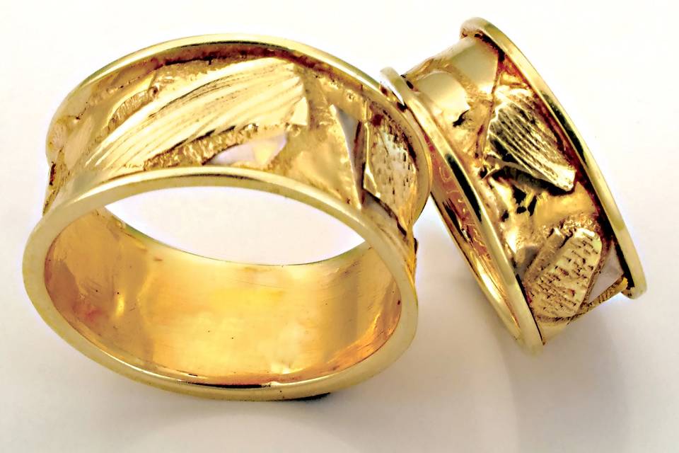 The Fusion Band.
Fused 18k and 22k gold custom handmade wedding bands.