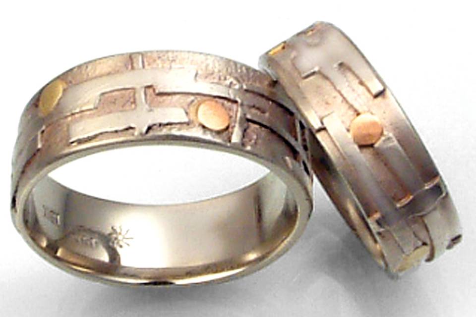 The Klimt Band.
14k and 18k gold custom handmade wedding bands available in yellow or white gold, with colored gold accents.
