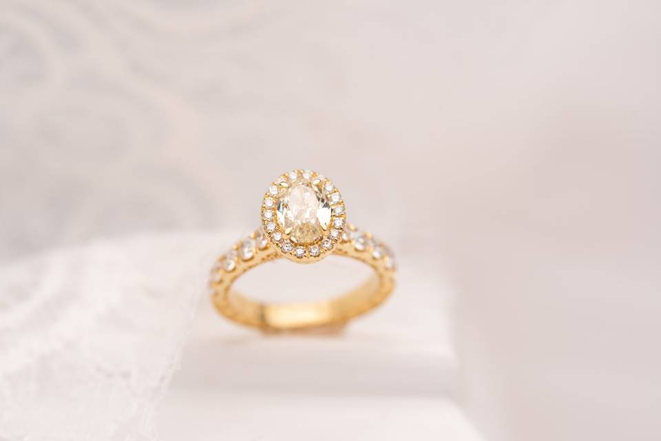 Yellow Diamond Halo