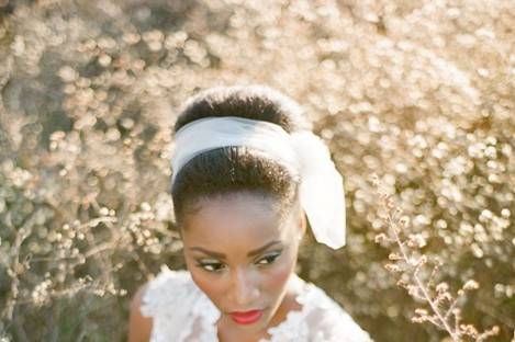 Bride in the fields | Anne Robert Photography