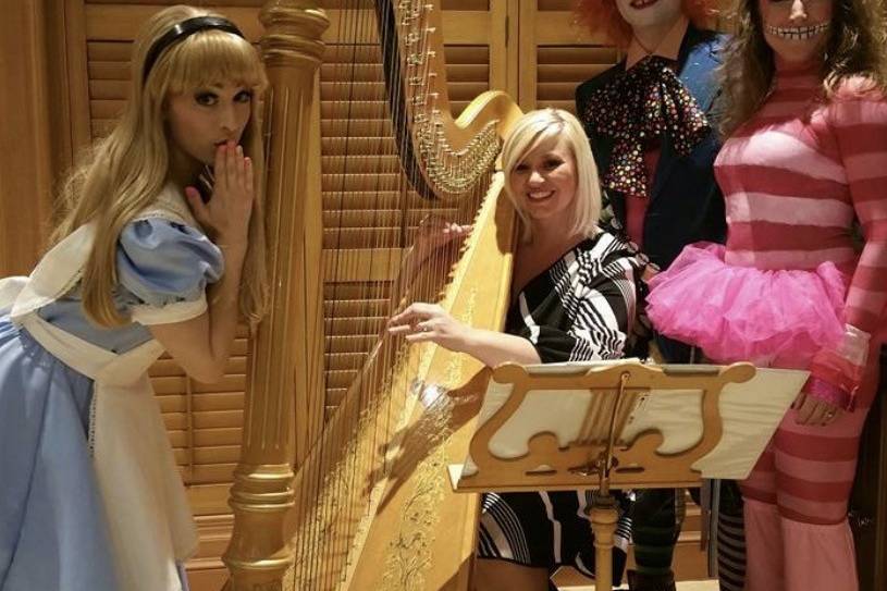 Queen Harp, Las Vegas Harpist